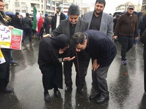 مسئول مردمی در راهپیمایی 22 بهمن +عکس