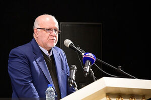 زنگنه: پرهیز از خام فروشی برنامه وزارت نفت است