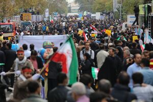 آغاز راهپیمایی ۱۳ آبان در سراسر ایران/ اهتزار پرچم استکبارستیزی در ‌دهه پنجم انقلاب +عکس