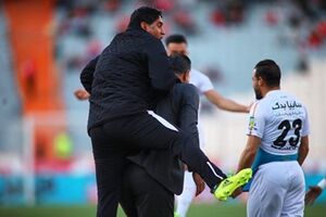 عکس/ شادی گلر استقلالی بعد از گل خوردن پرسپولیس