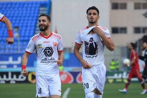 مهاجم استقلالی نوار بردهای یحیی را پاره کرد/ توقف پرسپولیسِ قهرمان در قائمشهر +فیلم