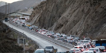 باران و مه‌گرفتگی در جاده چالوس/ترافیک سنگین در هراز