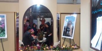 معرفی برنامه‌های نوروز ۹۸ در نمایشگاه‌های گردشگری استان/ نمایش ماکت خودروی «تهران الف»