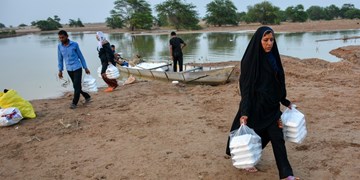 توزیع «عیدانه» عید فطر بین سیل‌زدگان