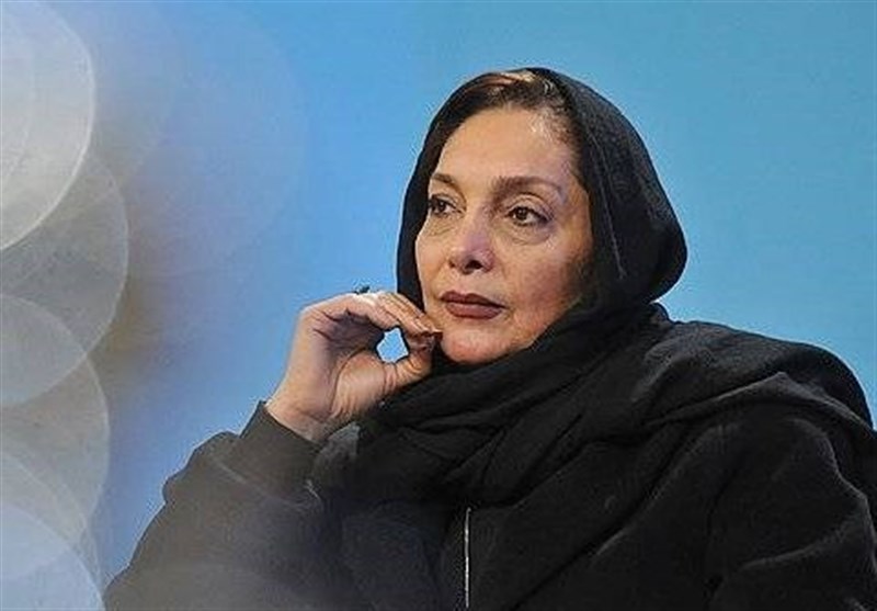 عکس/ واکنش منیژه حکمت نسبت به نمایش «دارکوب» در دانشگاه اراک
