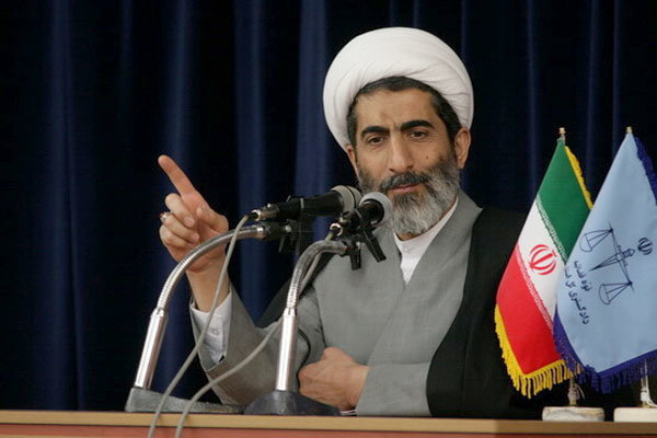 دستور دادن مسئولان قضایی به قضات ممنوع است