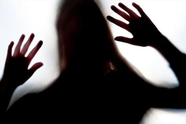 تجاوز پزشک هوسباز به یک زن جوان در مطب +عکس