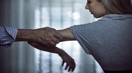 تجاوز دکتر 70 ساله به دختر 9 ساله در مطب +عکس