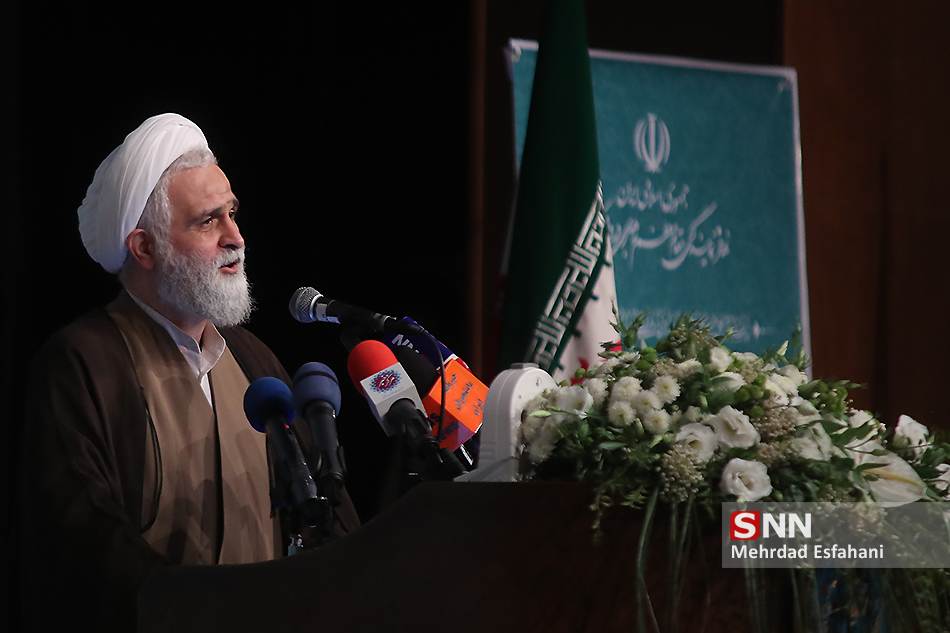 دوران زیاد حرف زدن گذشته است