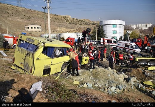 بجای مقصر معرفی کردن راننده مرحوم،رئیس دانشگاه آزاد استعفا بدهد