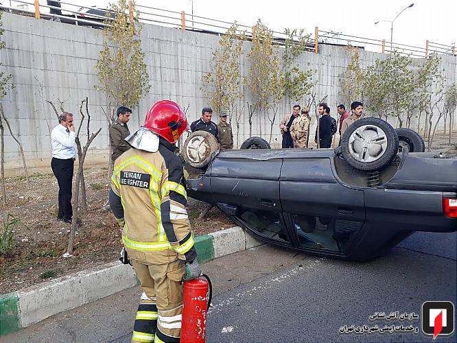 واژگونی خودرو سواری یک مصدوم بر جای گذاشت