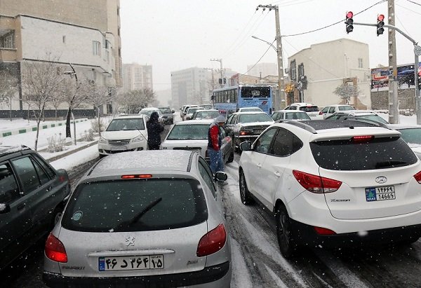 بارش برف در تبریز باعث ۱۸۰ تصادف شد