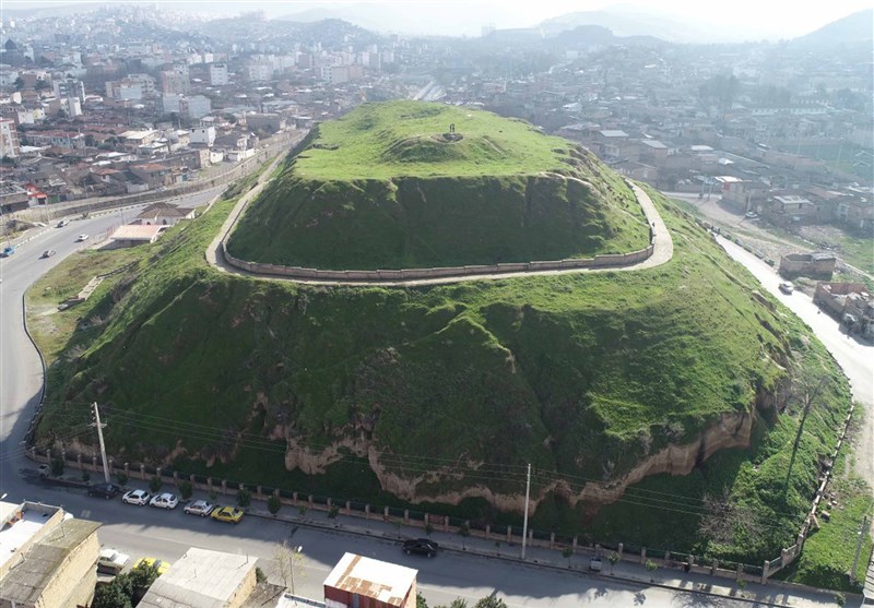 قلعه ای خندان با ۱۵۰۰ سال قدمت در وسط یک شهر موزه می‌شود