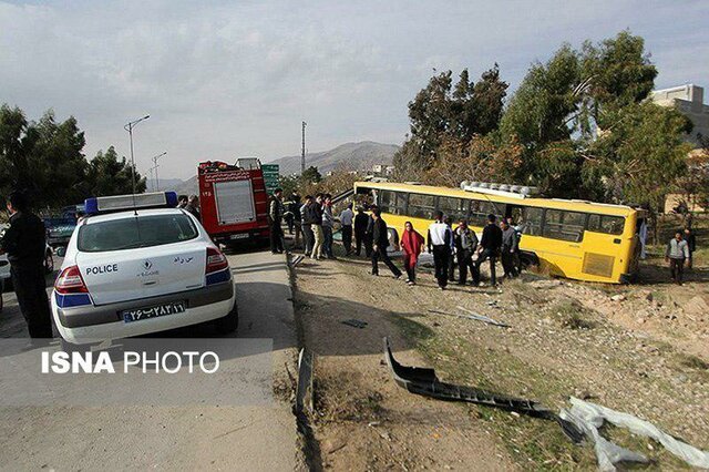 برخورد اتوبوس خط واحد با تیر چراغ برق