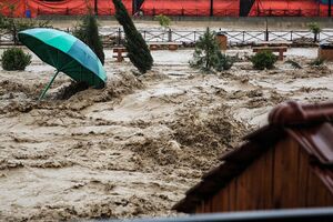 جاده آق‌قلا به گنبد به زیر آب رفت!