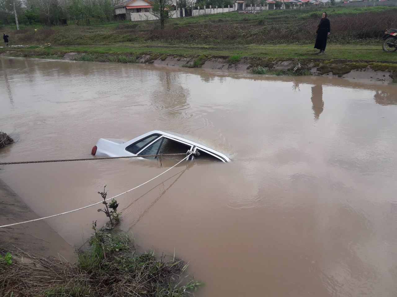 یک کشته درسقوط پراید به کانال آب