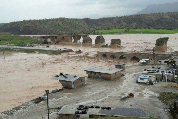 ۱۱۳ روستای لرستان همچنان محصور سیل/ راهداران ۱۹ استان در لرستان