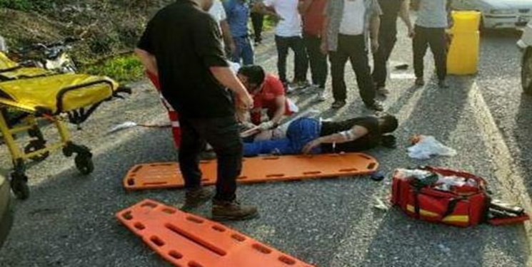 تصادف اتوبوس با تریلی در جاده اصفهان ـ کاشان/ یک نفر کشته شد