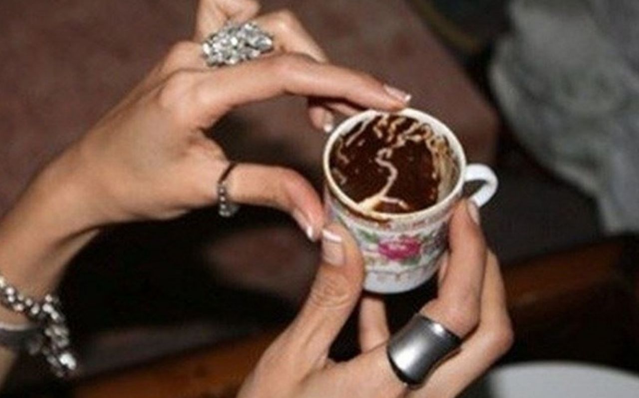 کاسبی سلبریتی‌ها با تبلیغ دعانویسی و رمالی!