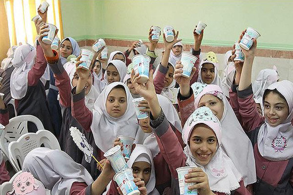 توزیع شیر رایگان در مدارس از فردا اجرا می‌شود