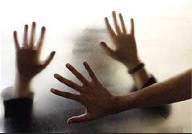 تعرض مرد جوان به زن همسایه