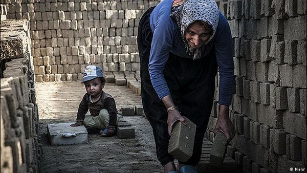 در مناسبات خانوادگی، کار زنان به مزد ختم نمی‌شود/ تصور می‌کنند پولِ زنان تامین‌کننده خانواده، پول تو جیبی است